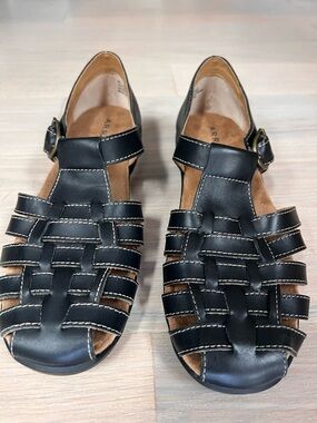 NWOT Array Aruba Black Leather Closed Toe Huarache Fisherman Sandals